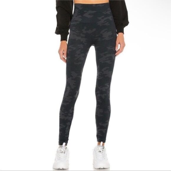 Spanx NWT Look at me now leggings in camo size small - Picture 4 of 8
